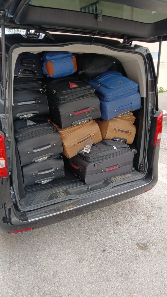 Vito Taxi Bruxelles avec plusieurs valises 